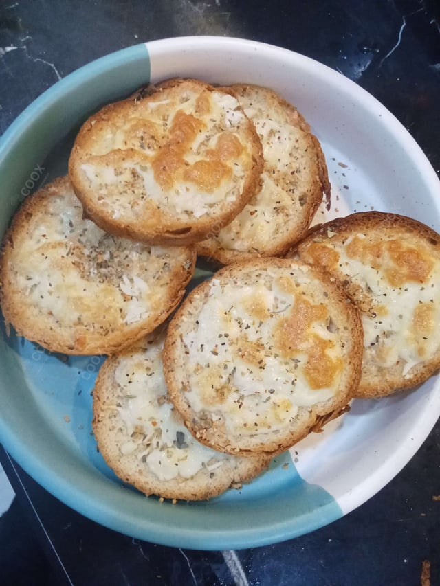 Delicious Garlic Bread with Cheese prepared by COOX