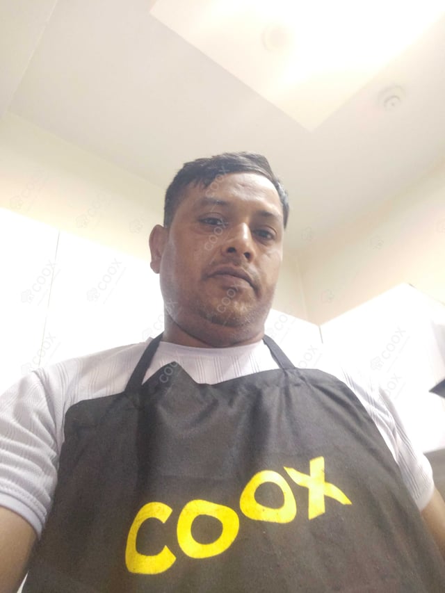 Chef from COOX at bookings. Professional cooks chefs at home