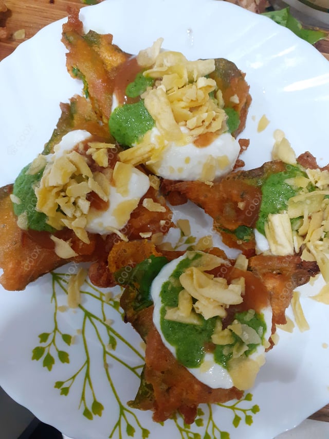 Delicious Palak Papdi Chaat prepared by COOX