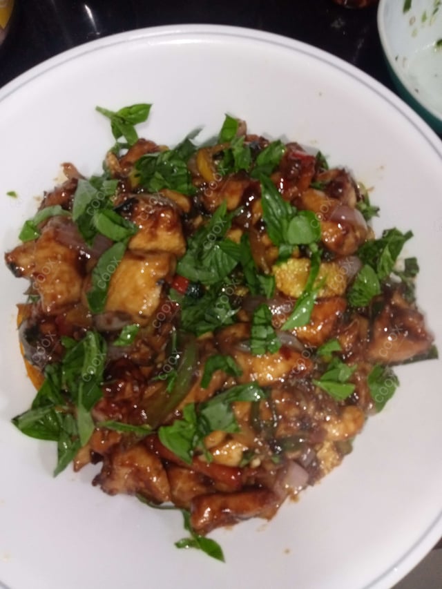 Delicious Thai Basil Chicken prepared by COOX