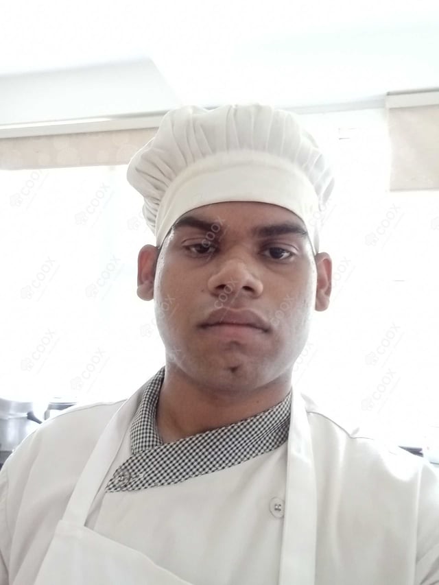 Chef from COOX at bookings. Professional cooks chefs at home