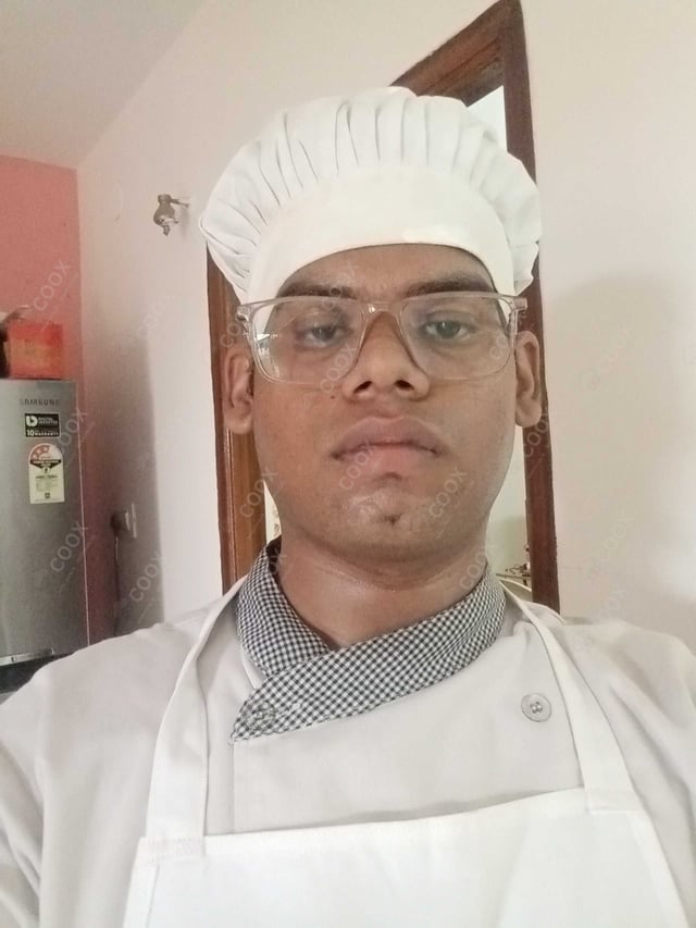 Chef from COOX at bookings. Professional cooks chefs at home