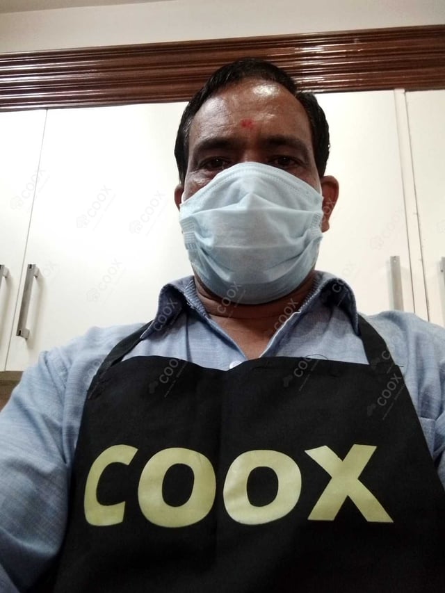 Chef from COOX at bookings. Professional cooks chefs at home