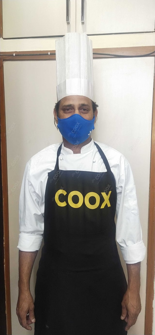 Chef from COOX at bookings. Professional cooks chefs at home