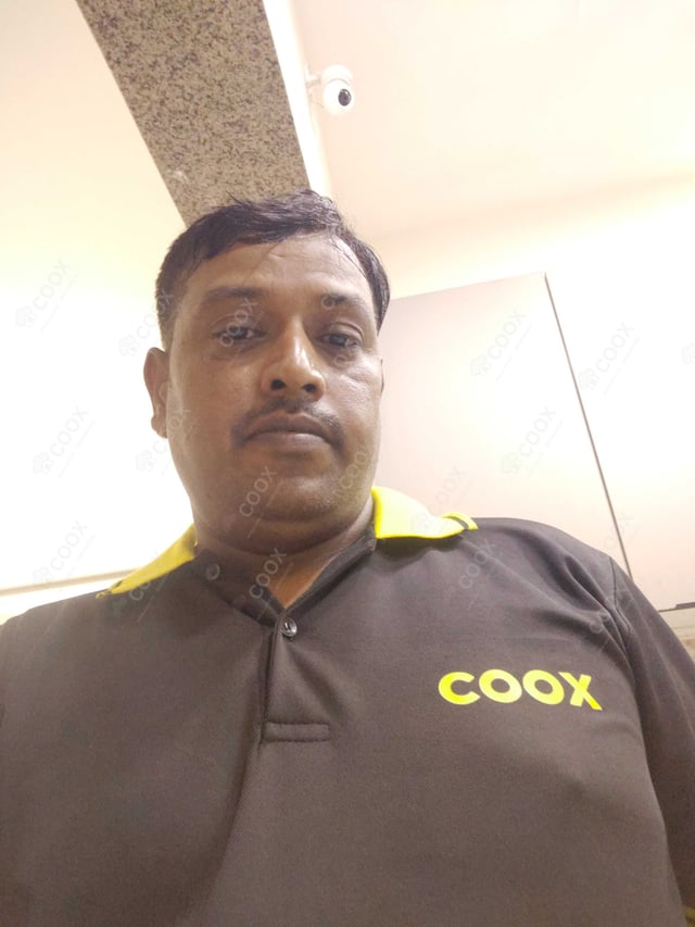 Chef from COOX at bookings. Professional cooks chefs at home