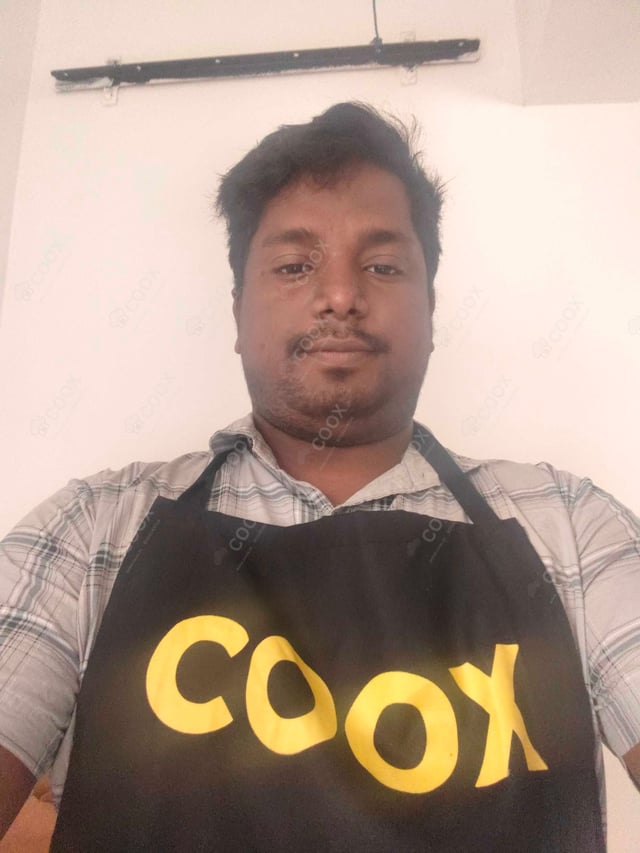 Chef from COOX at bookings. Professional cooks chefs at home