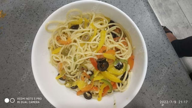 Delicious Spaghetti Aglio e Olio prepared by COOX