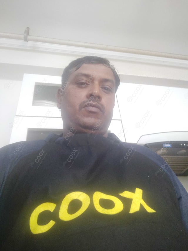 Chef from COOX at bookings. Professional cooks chefs at home