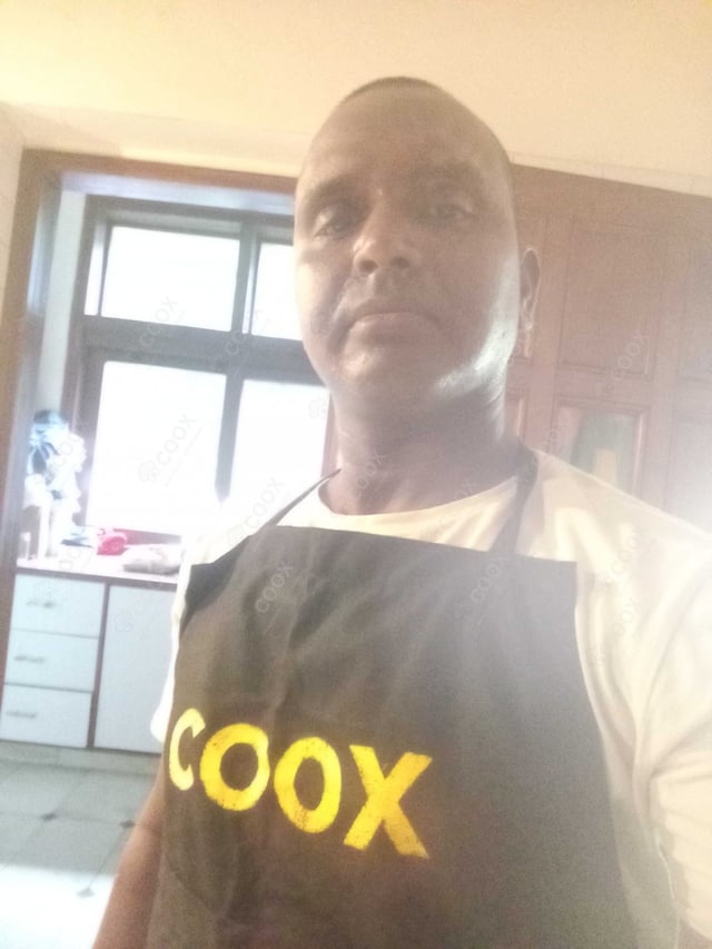 Chef from COOX at bookings. Professional cooks chefs at home