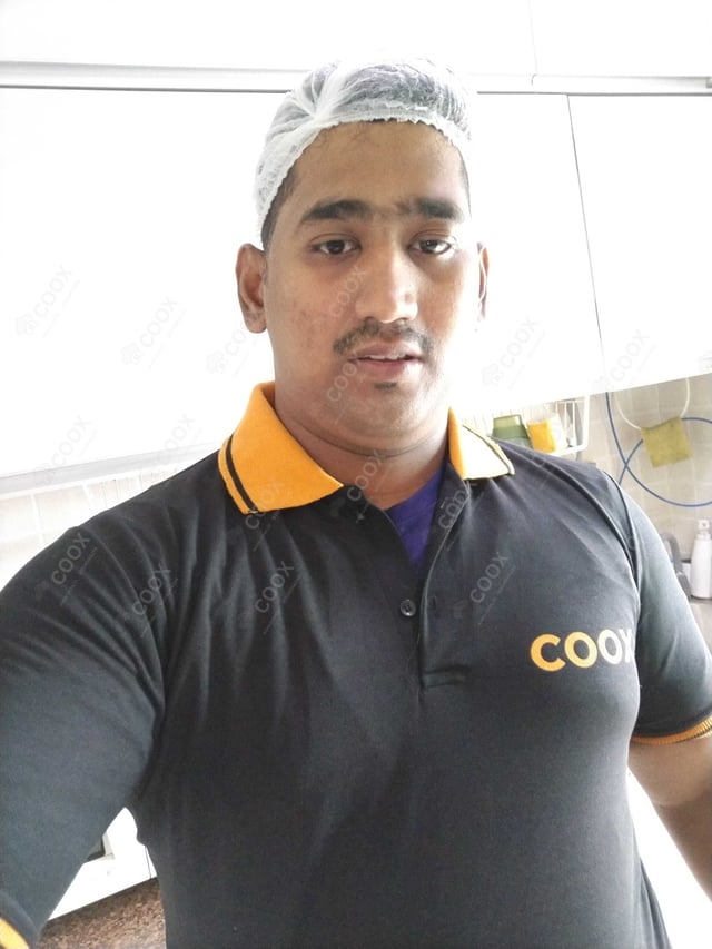 Chef from COOX at bookings. Professional cooks chefs at home