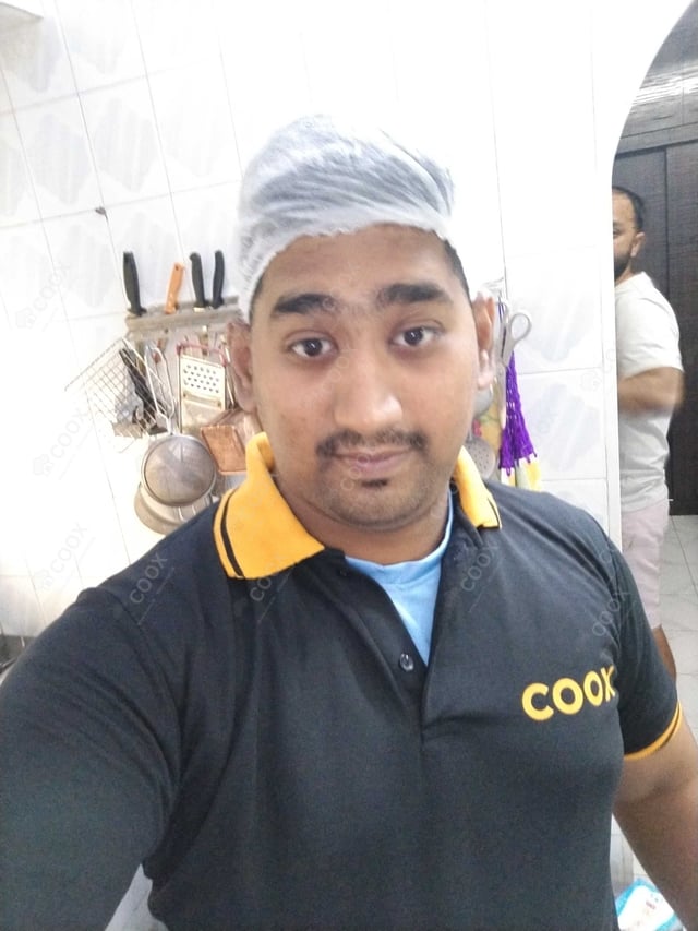 Chef from COOX at bookings. Professional cooks chefs at home