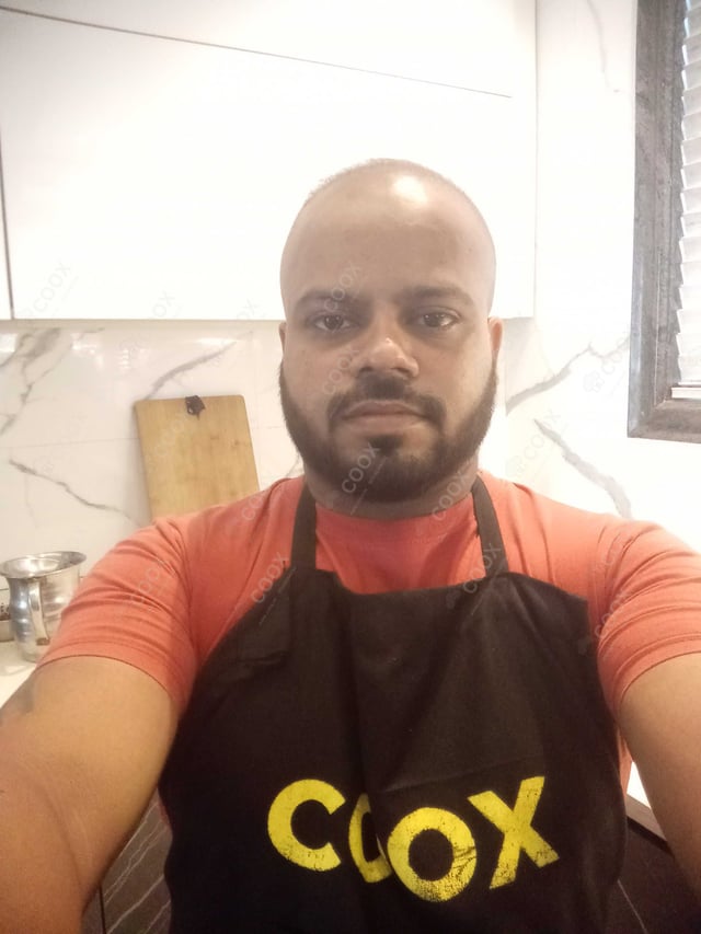 Chef from COOX at bookings. Professional cooks chefs at home