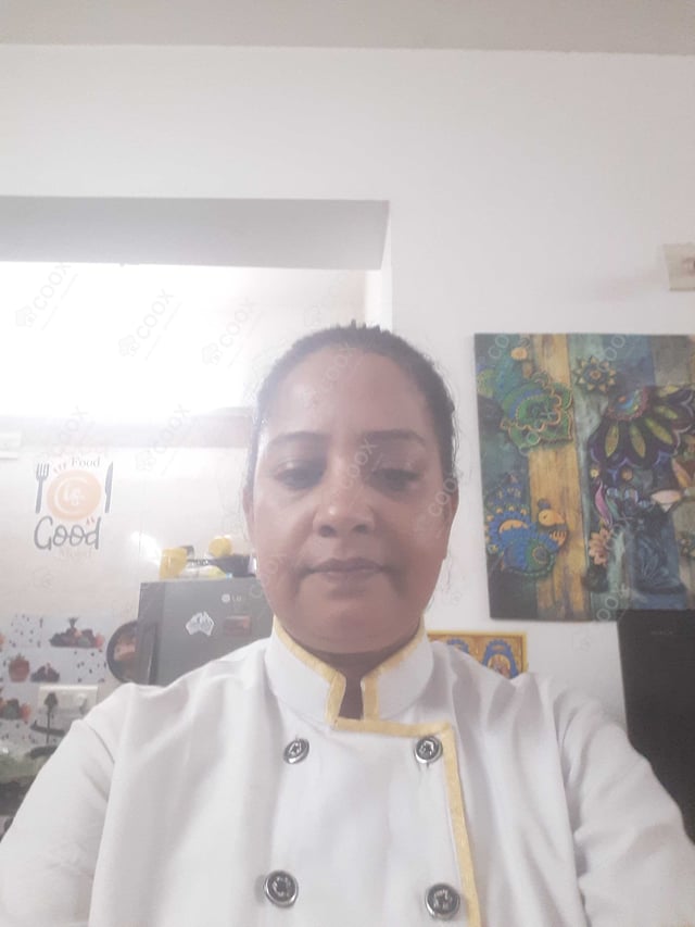 Chef from COOX at bookings. Professional cooks chefs at home