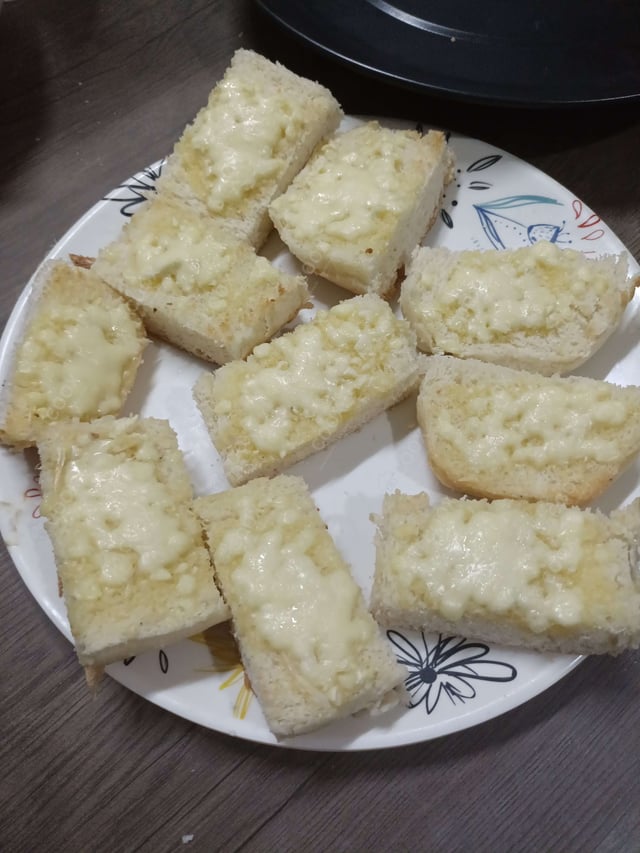 Delicious Garlic Bread with Cheese prepared by COOX