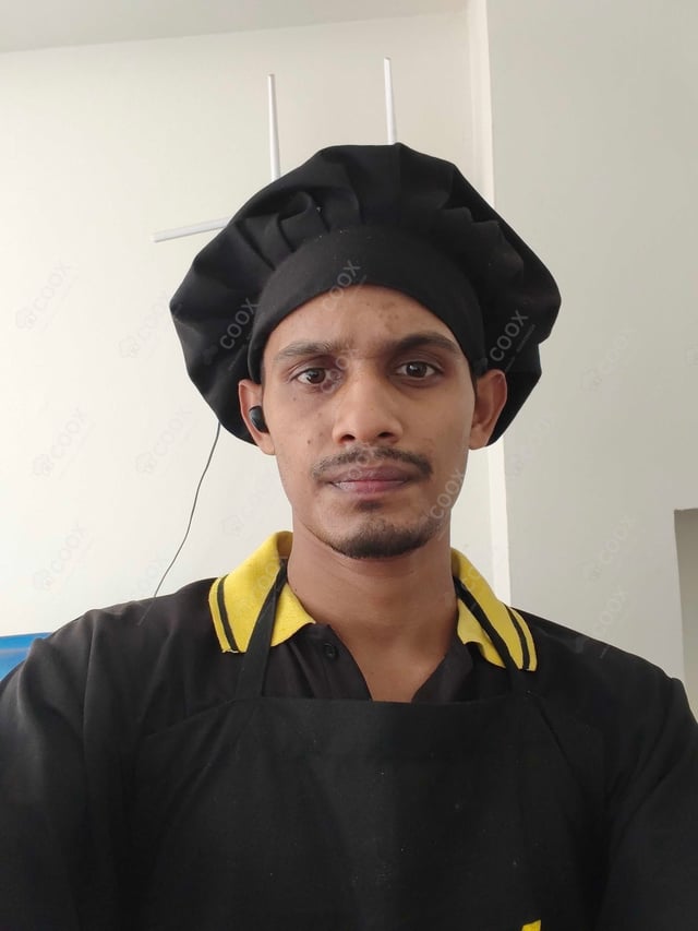 Chef from COOX at bookings. Professional cooks chefs at home