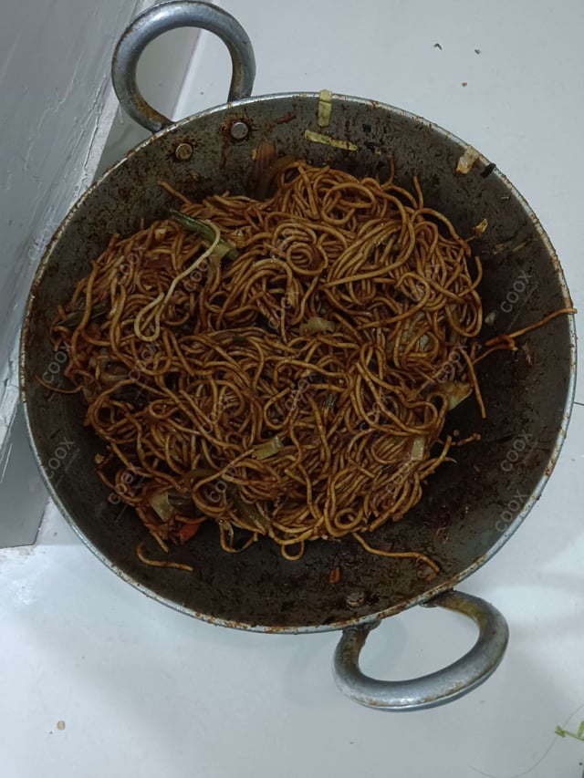 Delicious Veg Hakka Noodles prepared by COOX