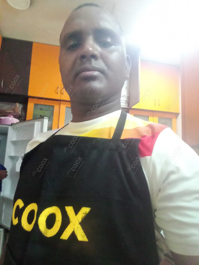 Chef from COOX at bookings. Professional cooks chefs at home