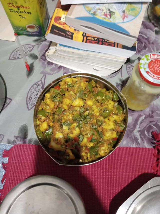 Delicious Aloo Shimla Mirch prepared by COOX