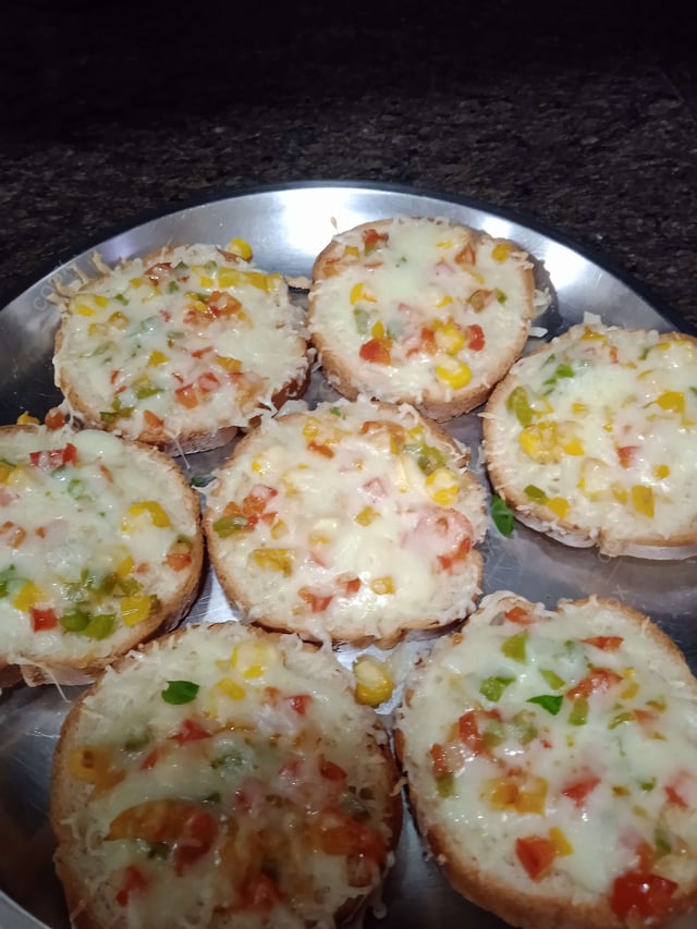 Delicious Garlic Bread with Cheese prepared by COOX