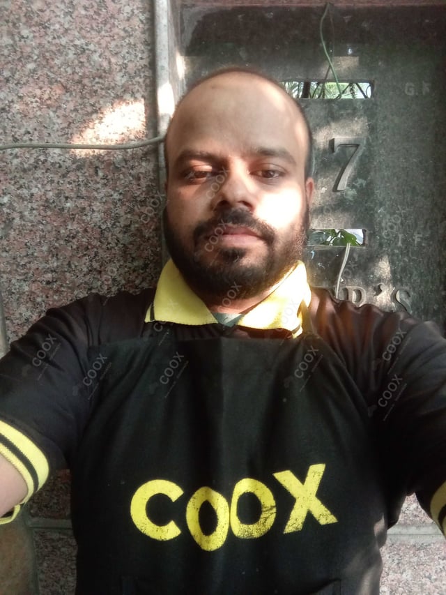 Chef from COOX at bookings. Professional cooks chefs at home