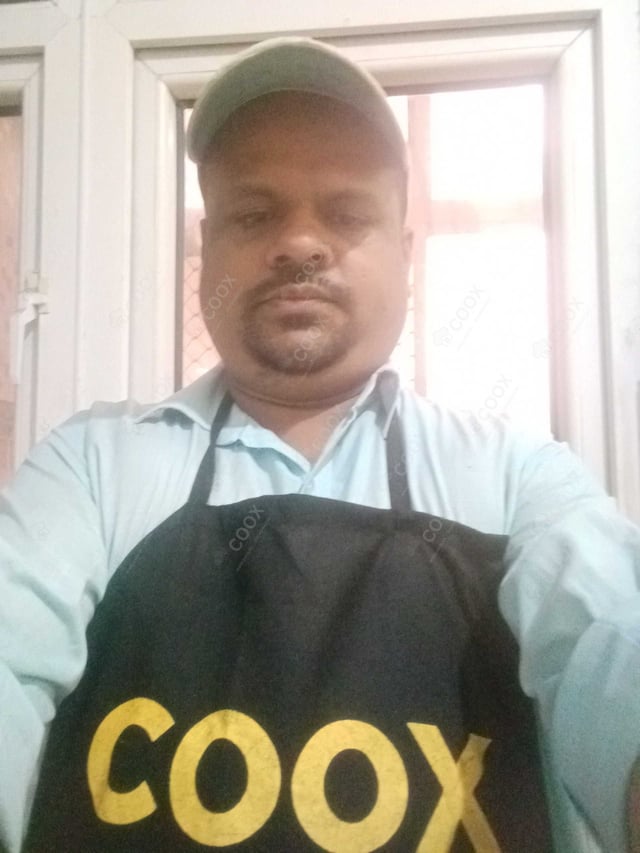 Chef from COOX at bookings. Professional cooks chefs at home