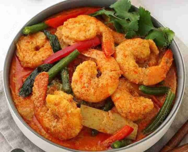 Delicious Red Thai Prawn Curry prepared by COOX