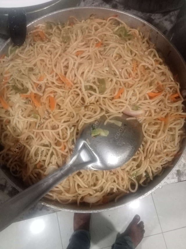 Delicious Veg Hakka Noodles prepared by COOX