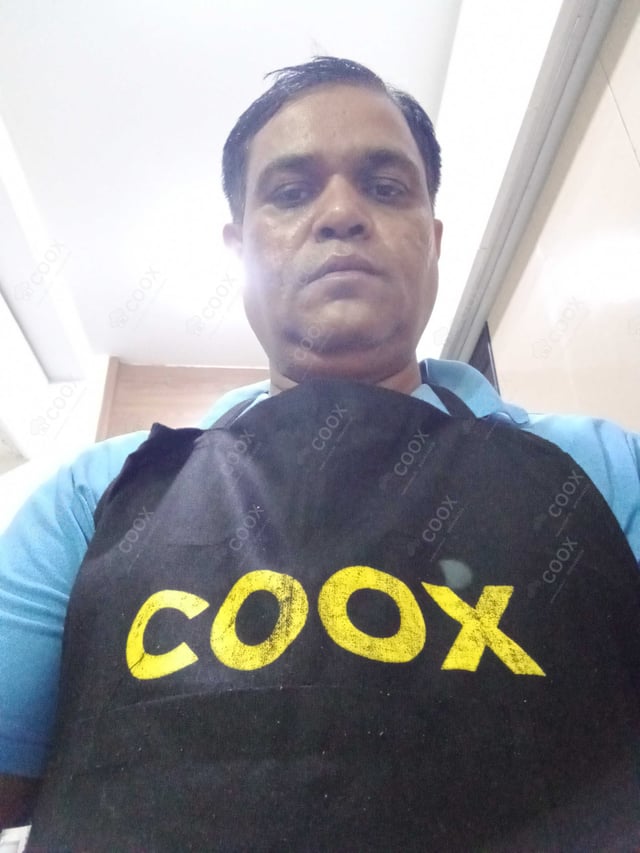 Chef from COOX at bookings. Professional cooks chefs at home