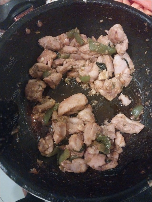 Delicious Thai Basil Chicken prepared by COOX