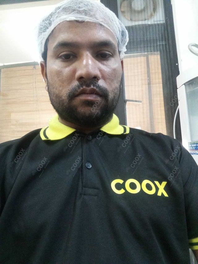 Chef from COOX at bookings. Professional cooks chefs at home