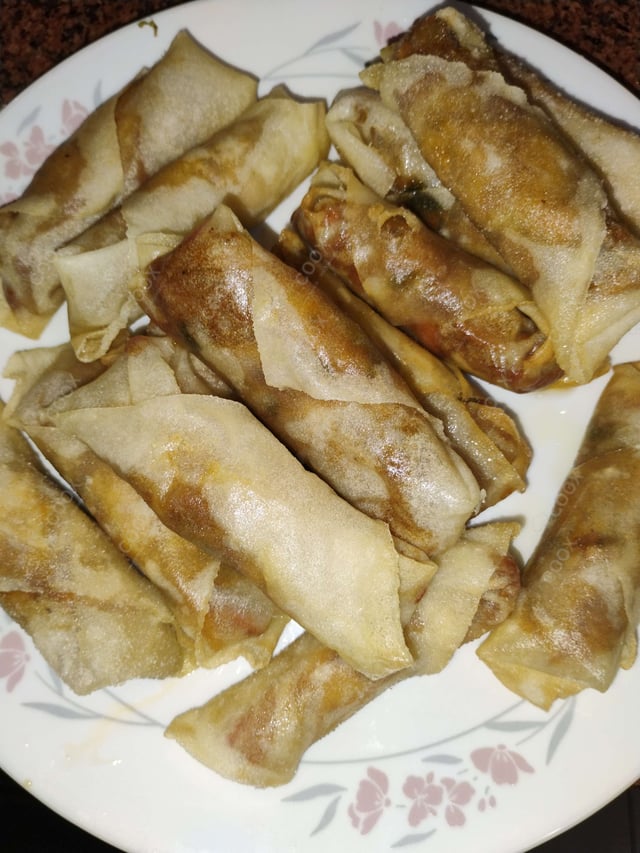 Delicious Chicken Spring Rolls prepared by COOX