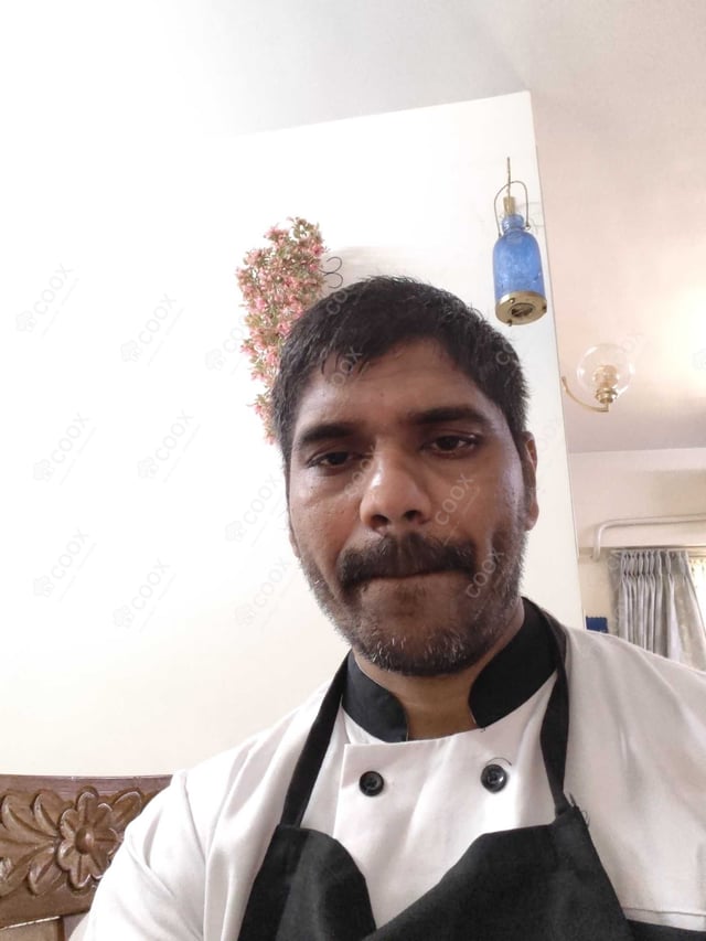 Chef from COOX at bookings. Professional cooks chefs at home