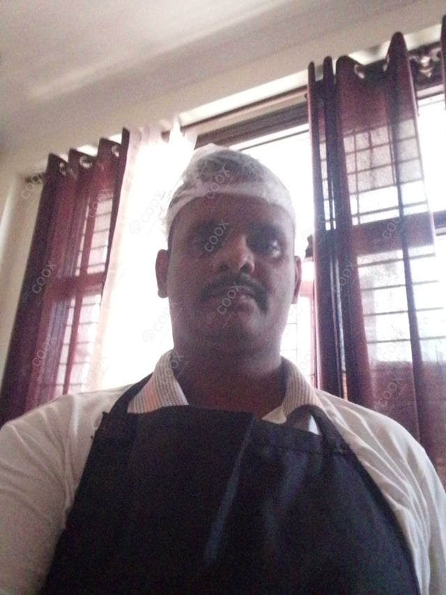 Chef from COOX at bookings. Professional cooks chefs at home