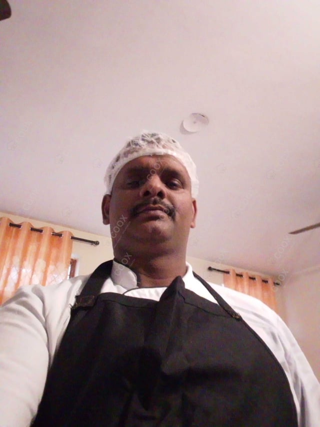 Chef from COOX at bookings. Professional cooks chefs at home