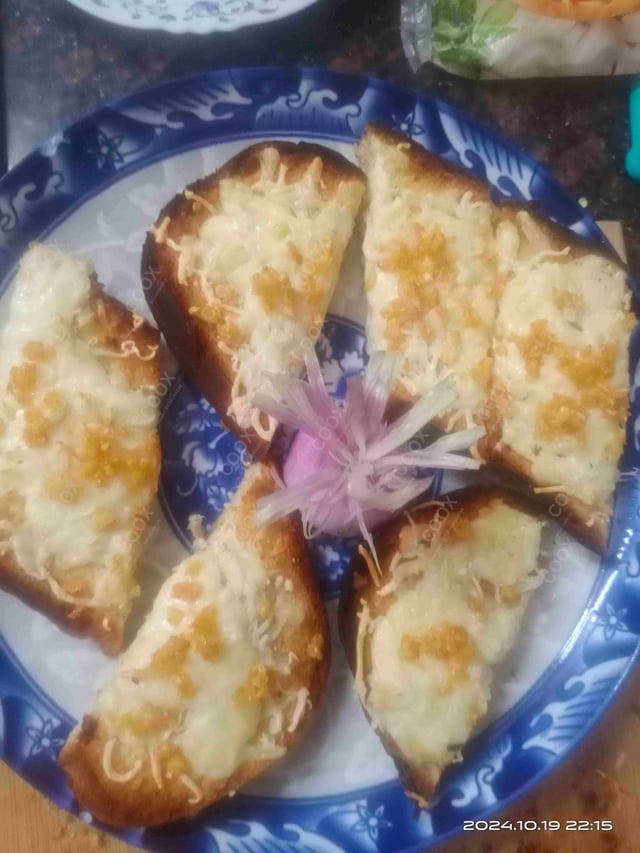 Delicious Garlic Bread with Cheese prepared by COOX