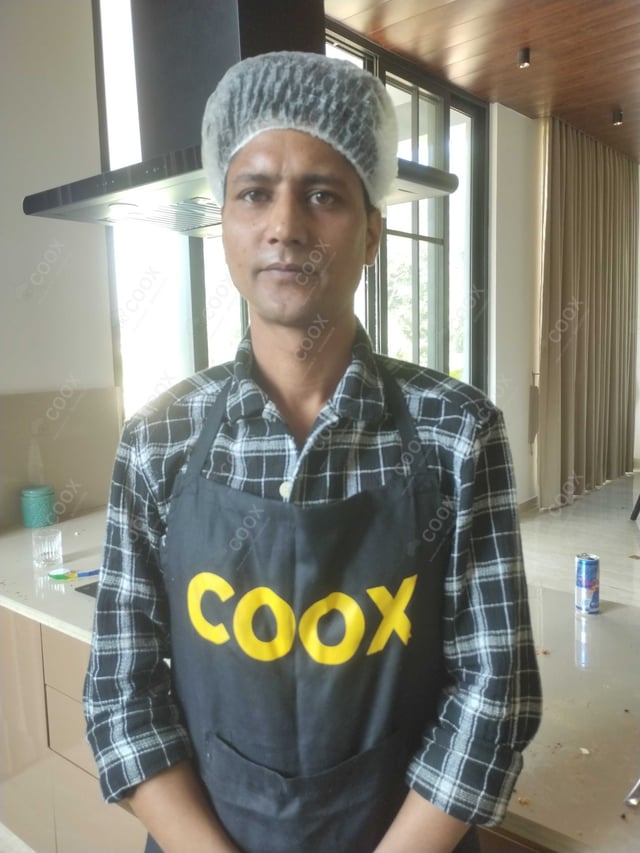 Chef from COOX at bookings. Professional cooks chefs at home