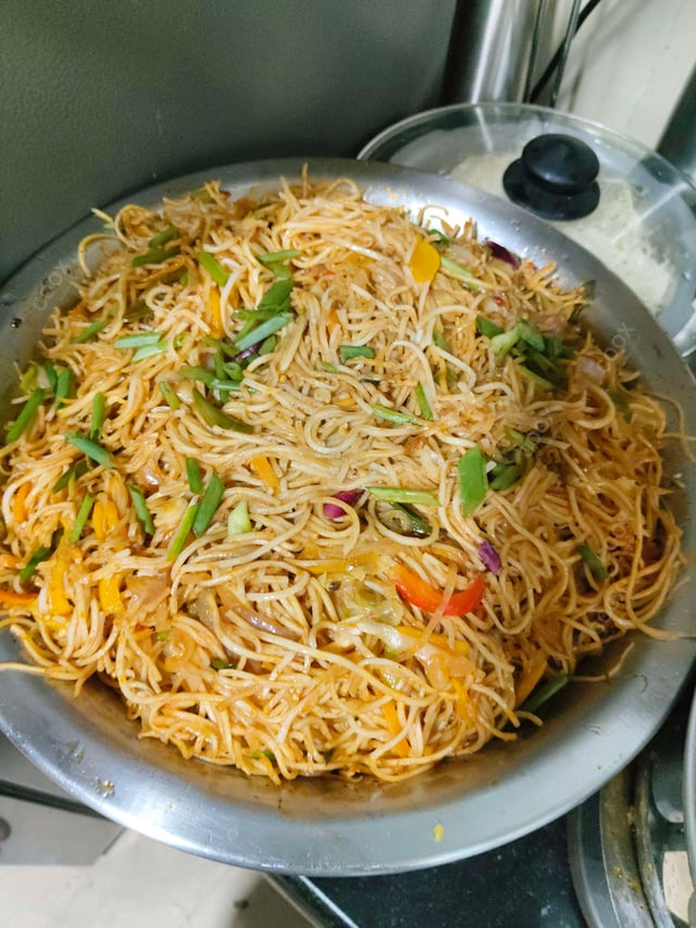 Delicious Veg Hakka Noodles prepared by COOX