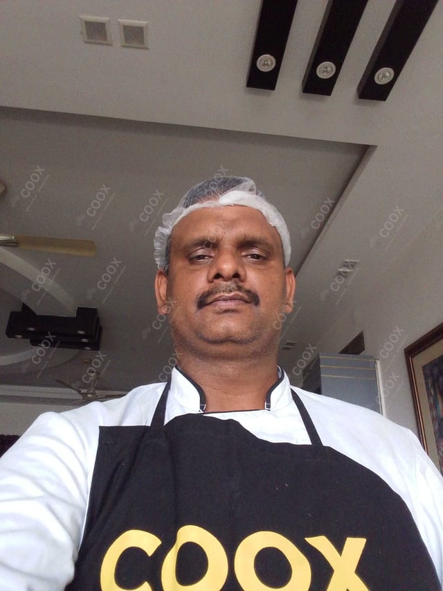 Chef from COOX at bookings. Professional cooks chefs at home