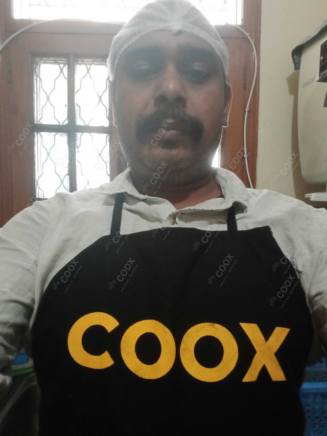 Chef from COOX at bookings. Professional cooks chefs at home