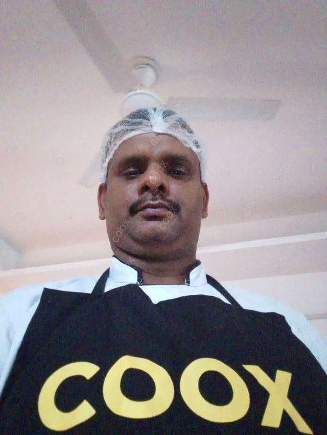 Chef from COOX at bookings. Professional cooks chefs at home