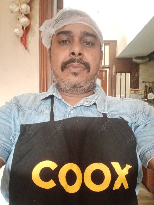 Chef from COOX at bookings. Professional cooks chefs at home