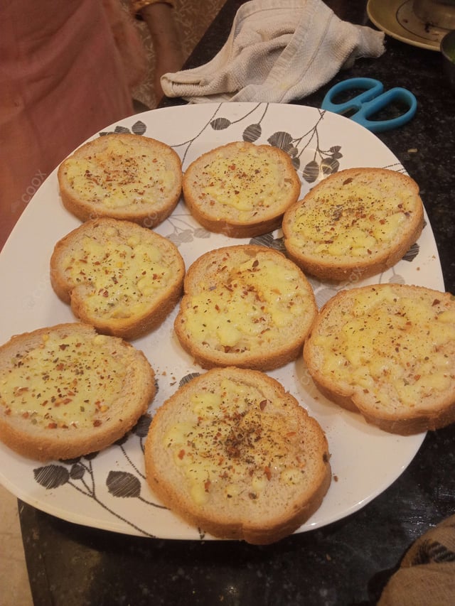 Delicious Garlic Bread with Cheese prepared by COOX