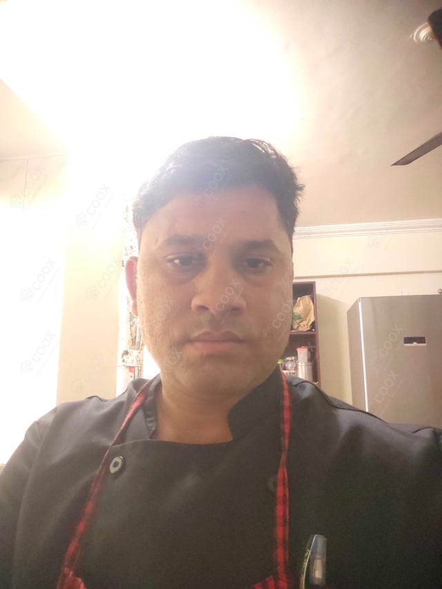 Chef from COOX at bookings. Professional cooks chefs at home