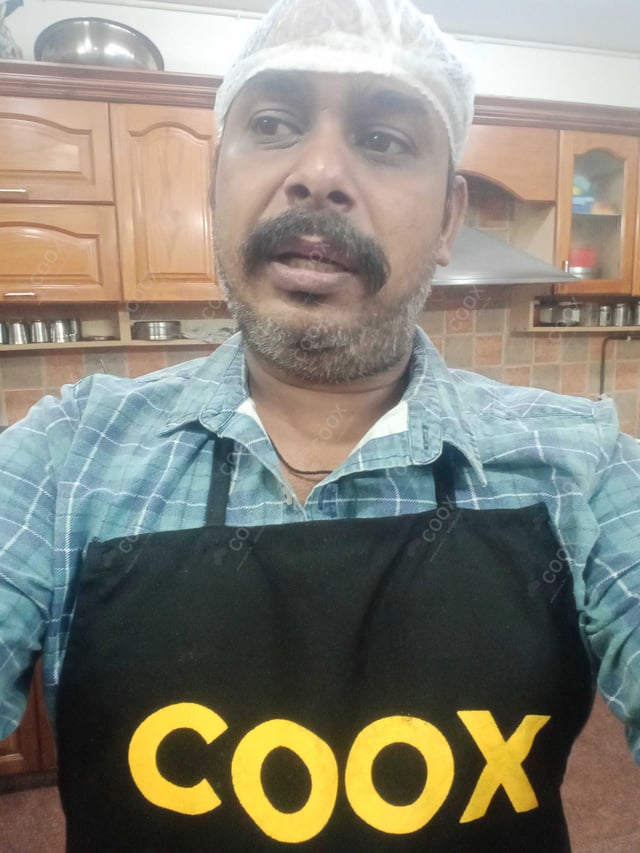 Chef from COOX at bookings. Professional cooks chefs at home