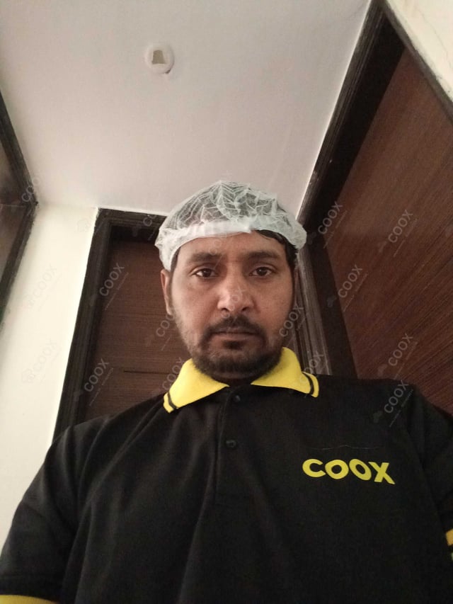 Chef from COOX at bookings. Professional cooks chefs at home