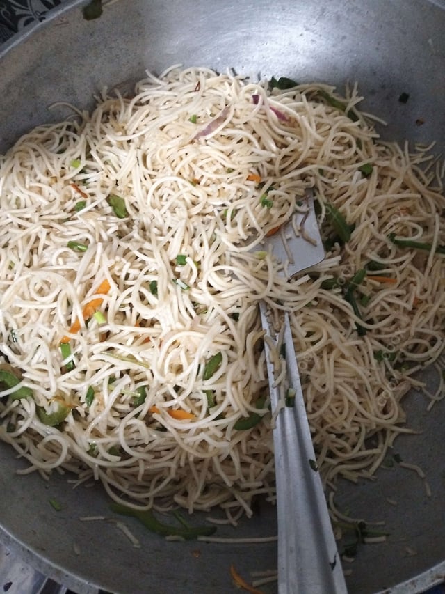 Delicious Veg Hakka Noodles prepared by COOX