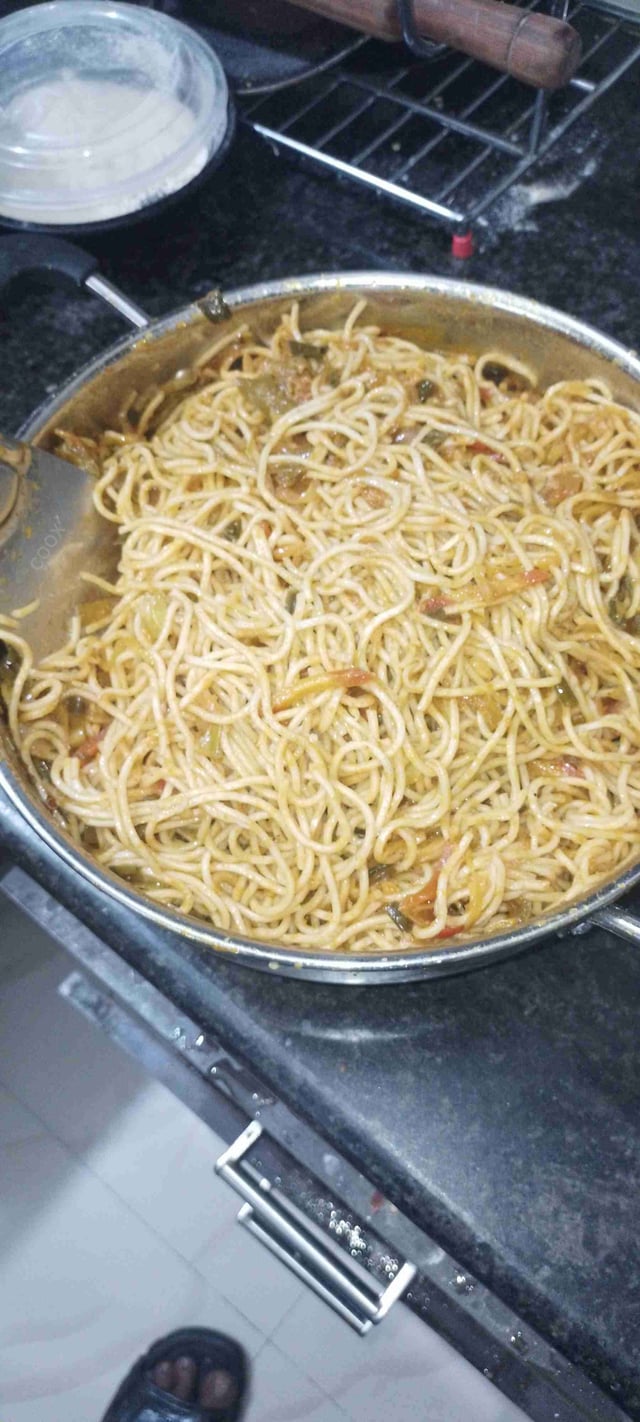 Delicious Veg Hakka Noodles prepared by COOX