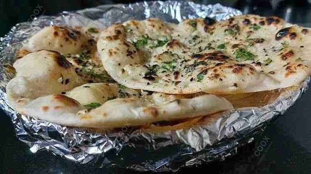 Delicious Naan (Butter / Garlic) prepared by COOX