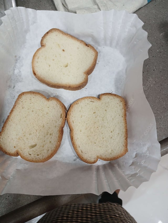 Delicious Garlic Bread with Cheese prepared by COOX