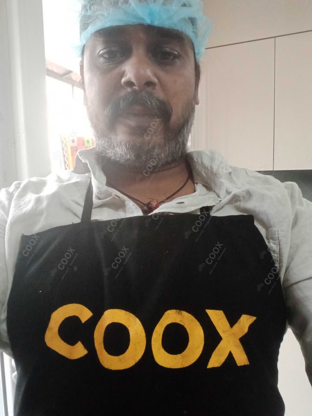 Chef from COOX at bookings. Professional cooks chefs at home